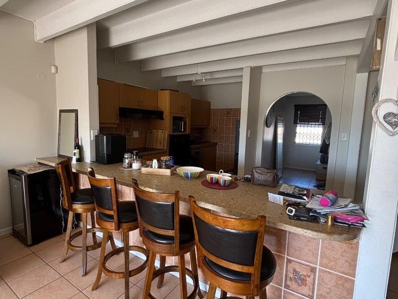 6 Bedroom Unit in Town Central - Photo 9