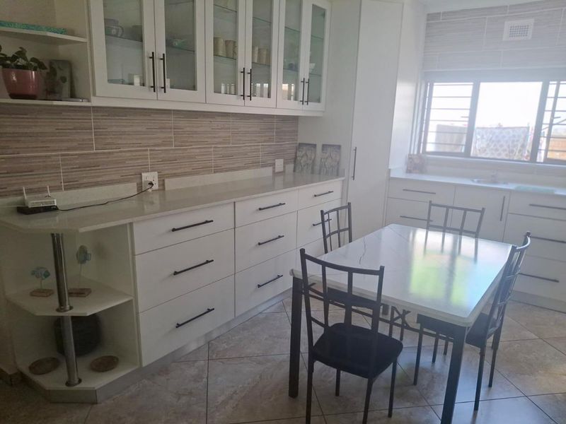 Modern Coastal Living in Villa Relax 2, Margate - Photo 9