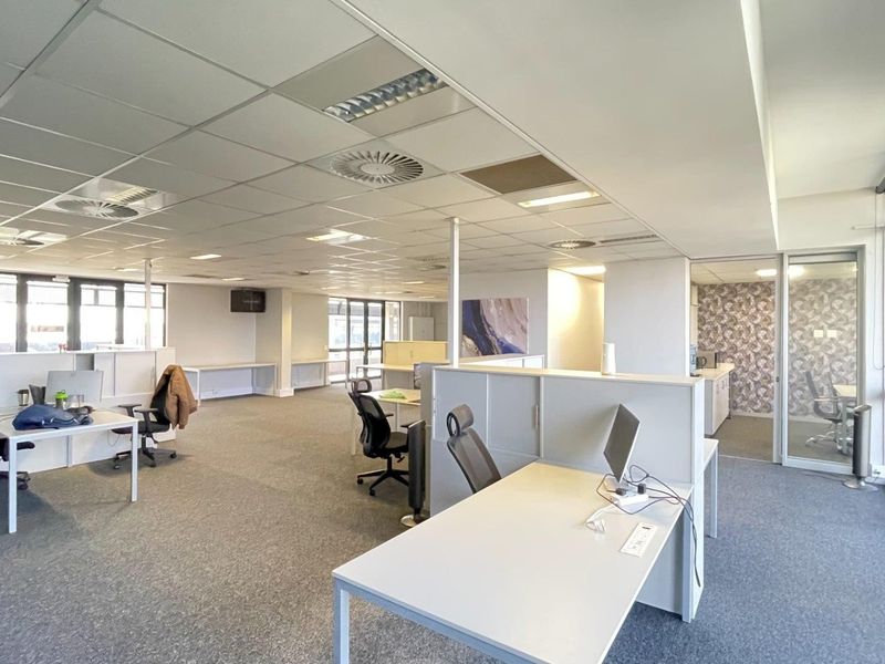 Contemporary 3rd Floor Corporate Offices | Mayfair on the Lake | Umhlanga Ridge - Photo 6