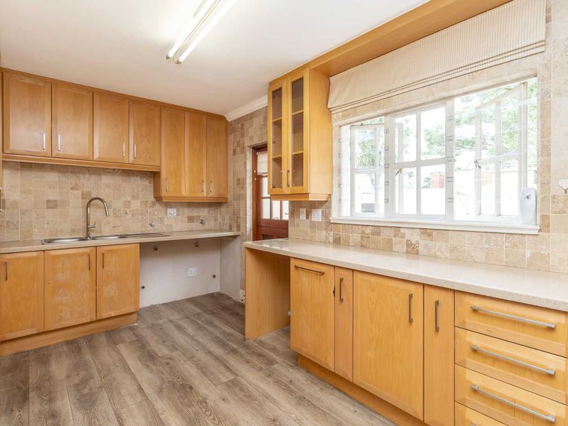 Luxurious Retirement Living in Waterfall Hills Mature Lifestyle Estate - Photo 10