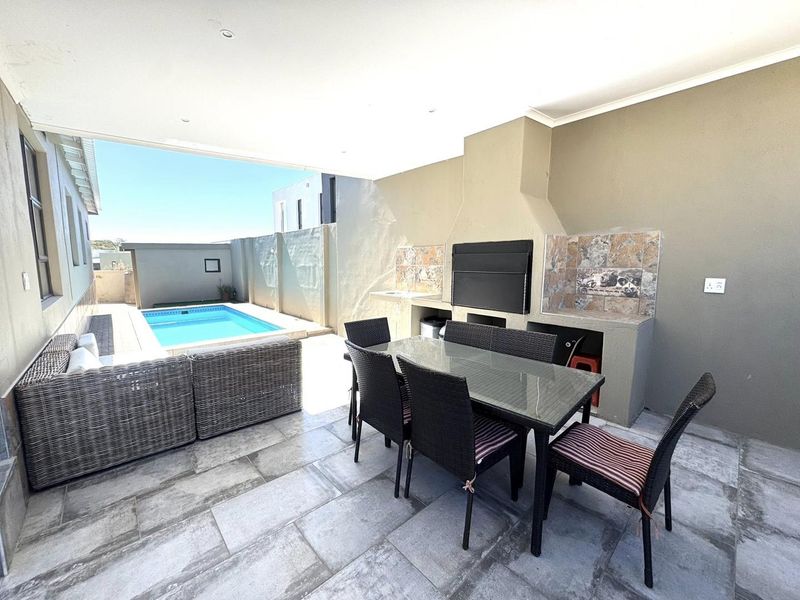4 Bedroom House For Sale in Elisenheim - Photo 2