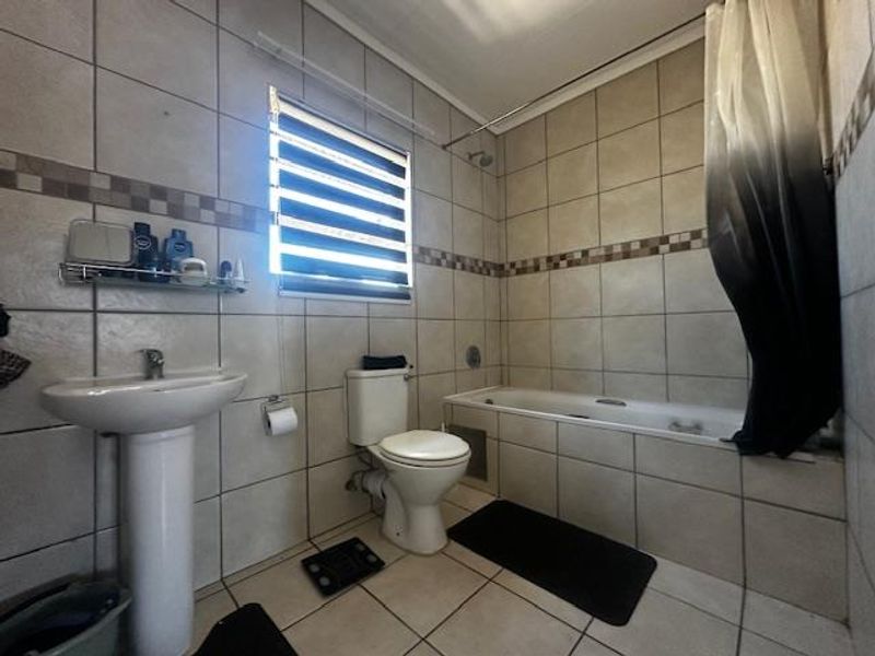 Your Next Chapter Starts Here – A Move-In Ready Gem in Hillside View! - Photo 9