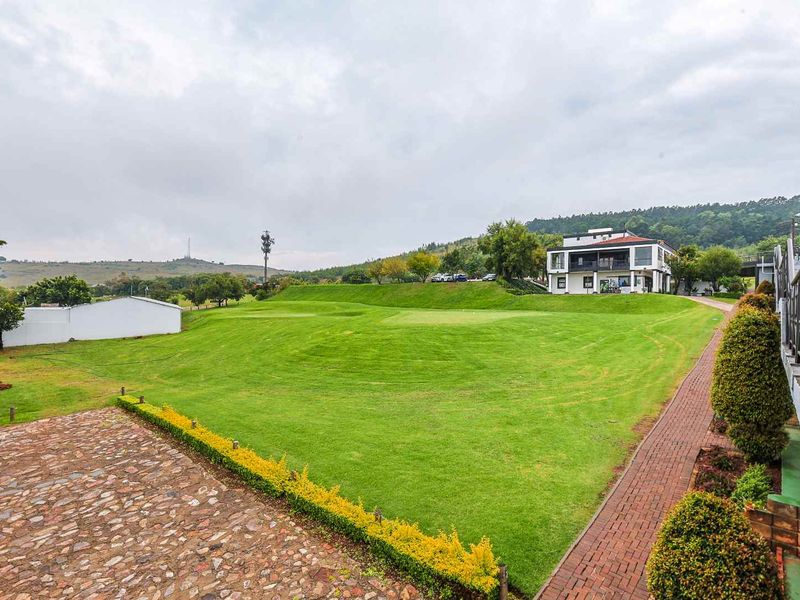 Sophisticated Luxury Living on the Fairway – Waterkloof Golf Estate - Photo 4