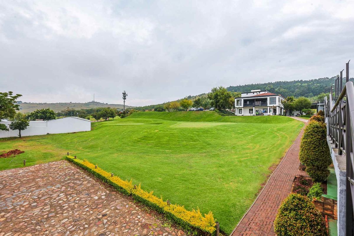 Sophisticated Luxury Living on the Fairway – Waterkloof Golf Estate - Photo 4