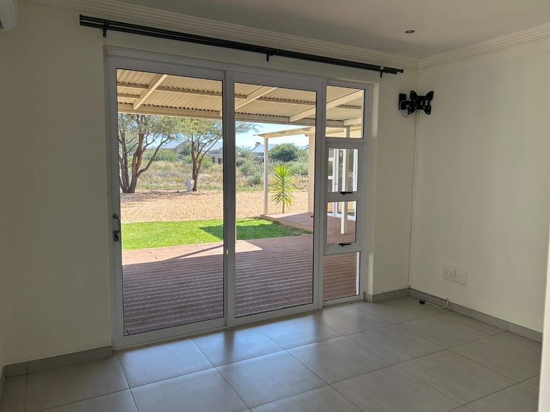 Neat and spacious 3 bedroom house for sale on Omeya Golf Estate - Photo 9