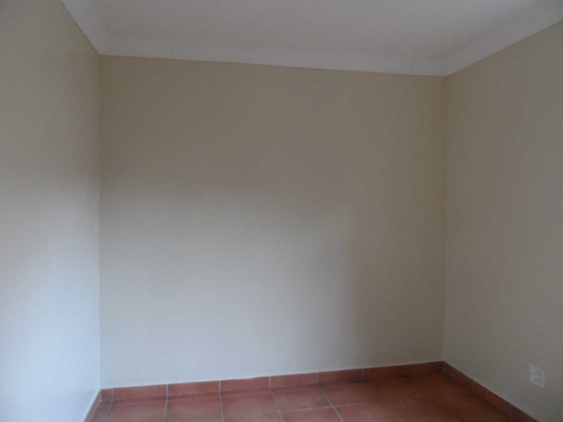 2 BEDROOM COTTAGE TO RENT IN PHILIP NEL PARK - Photo 9