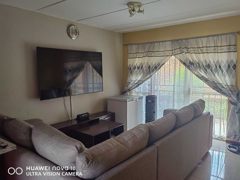 Calling our investors and first time buyers to grab this beautiful 2 bedroom groundfloor Apartment for sale - Photo 8
