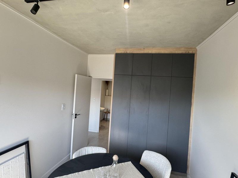 Luxury Redefined - Contemporary 3 Bedroom, 2.5 Bathroom Apartments in Waterkloof - Photo 9