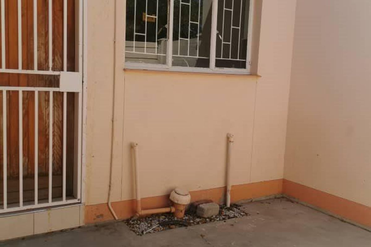 Neat 2x Flats on one Erf For Sale - Oshakati East - Photo 2