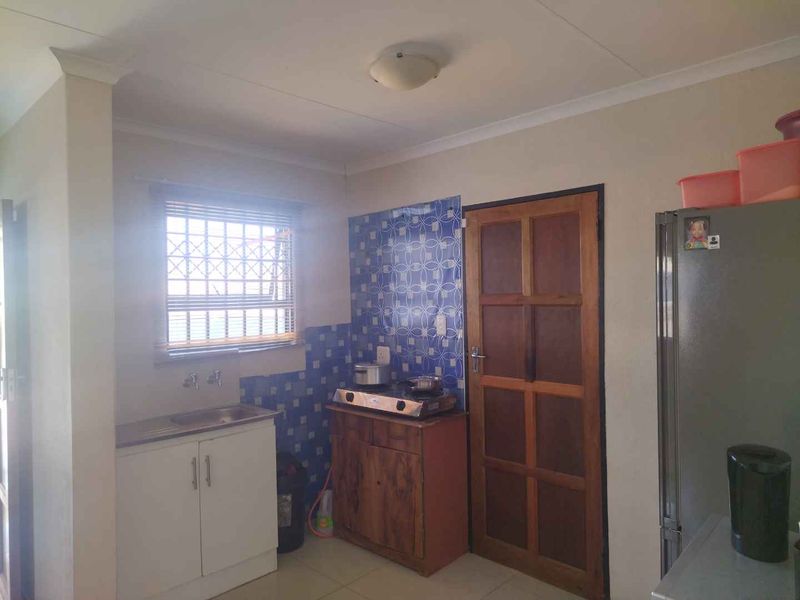 3 bedrooms house for sale in Soshanguve VV - Photo 8