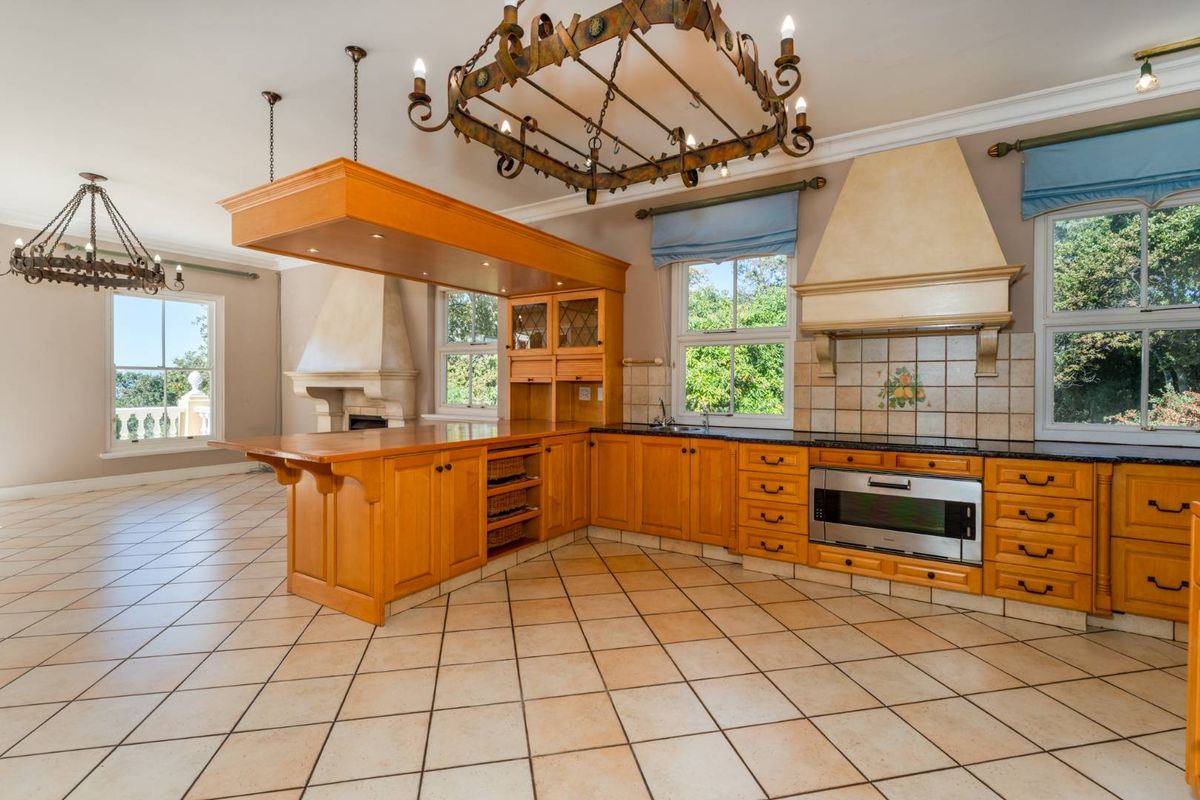 Exclusive Constantia Residence with Expansive Gardens and Exceptional Views - Photo 5