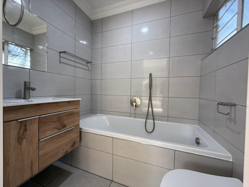 Brand New Renovated Duet in Quiet Location - Photo 10