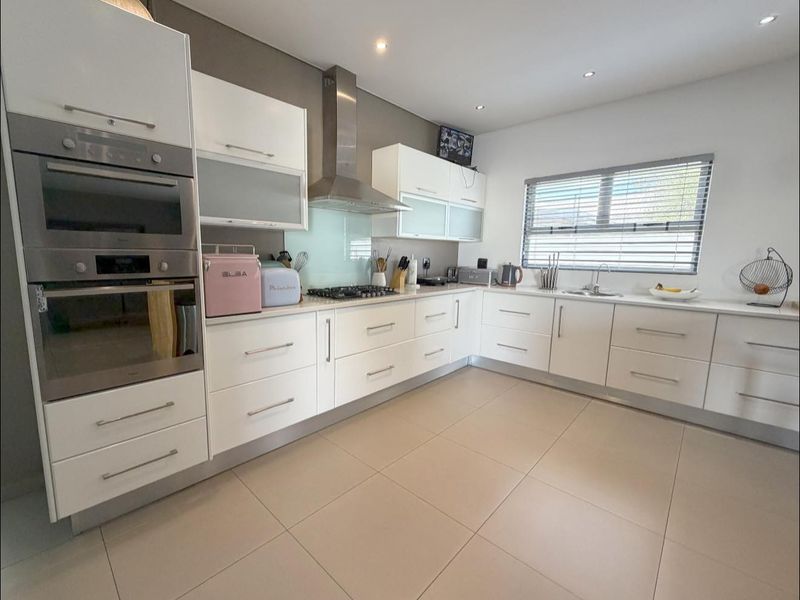 4 Bedroom House For Sale in Auasblick - Photo 4