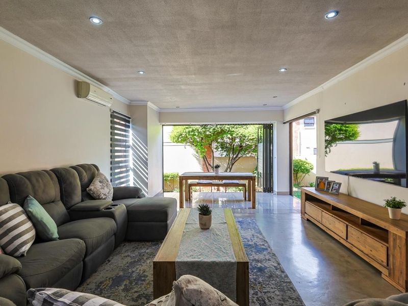 Charming three-bedroom home in Monterrey Place - Photo 7