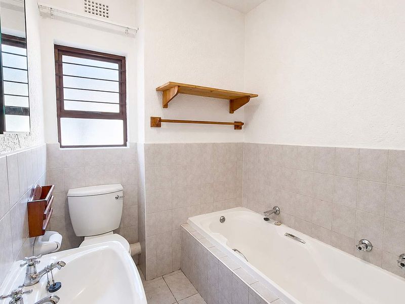 Spacious 3 bedroom, 2 bathroom, ground floor apartment available for sale in Bryanston - Photo 10