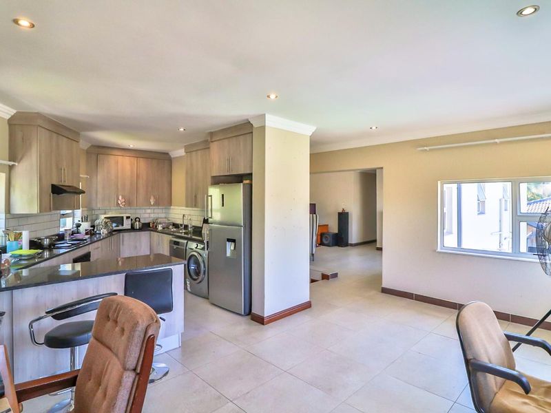 4 FOR THE PRICE OF 1  PLUS A STAND - Photo 6