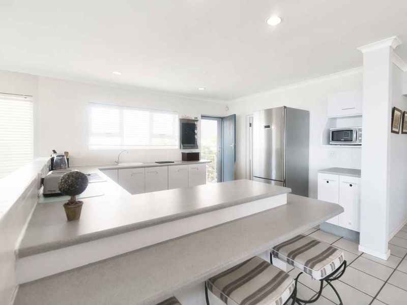 Prime Coastal Escape - Photo 8