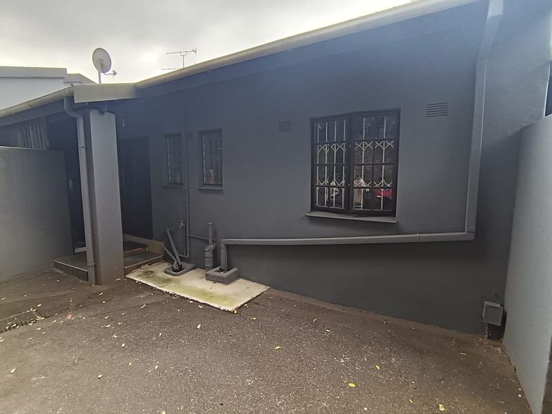 This 2 Bedroom house for sale in Amanzimtoti, Looking for a free-standing, pet friendly Townhouse in a good area! - Photo 2