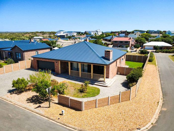 Property #2465540, House For Sale in Still Bay West