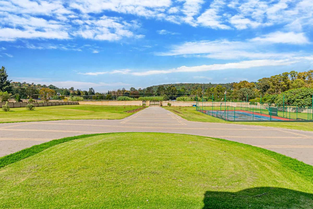 Luxurious 5-Bedroom Mansion for sale in Walkerville - Photo 4