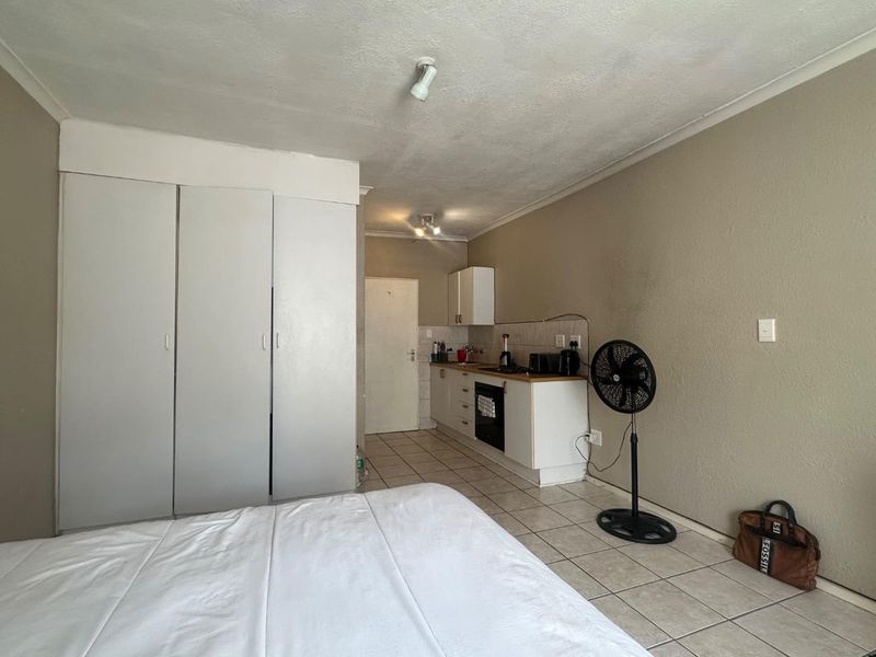 Modern bachelors unit! - Photo 5