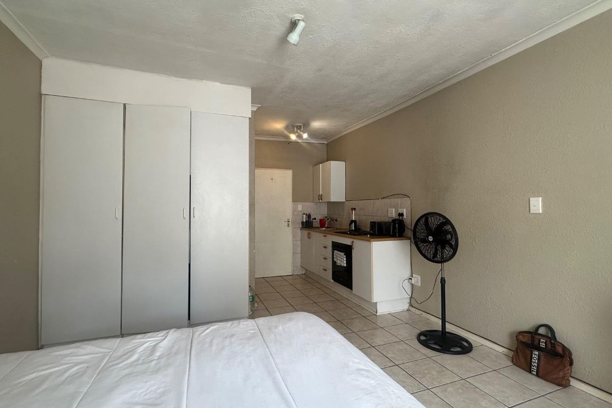 Modern bachelors unit! - Photo 5