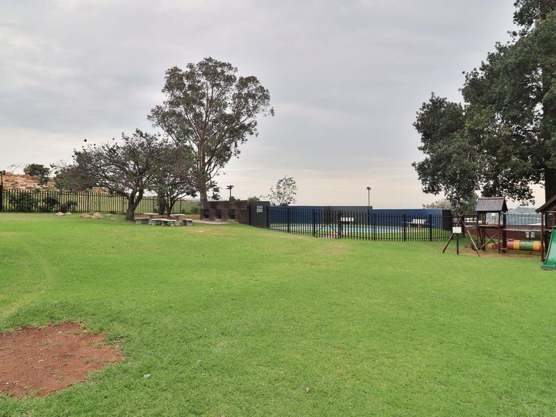 Refurbished 3 bed, 2 bath apartment - Photo 5