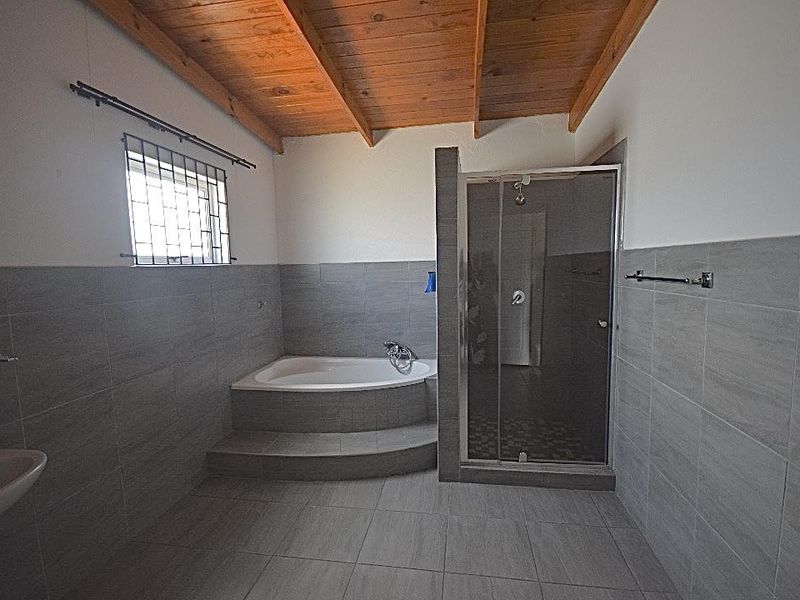 Spacious newly renovated house - Photo 2