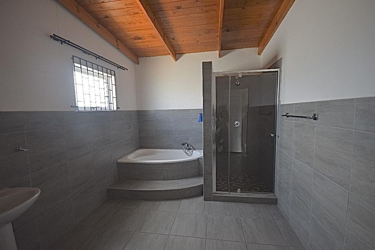 Spacious newly renovated house - Photo 2