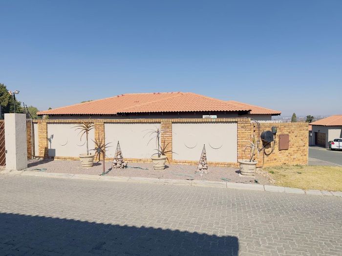 Property #2466057, House For Sale in Midrand Central