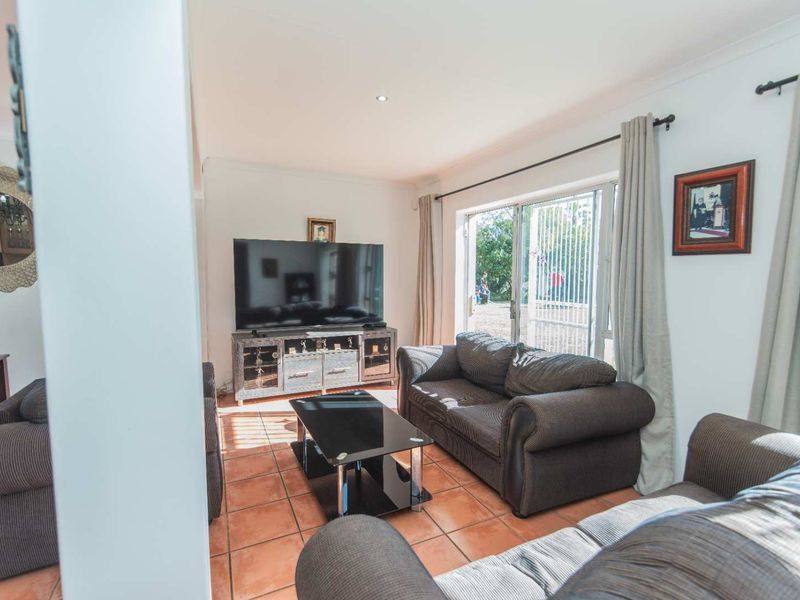 A House with many Talents - Photo 6