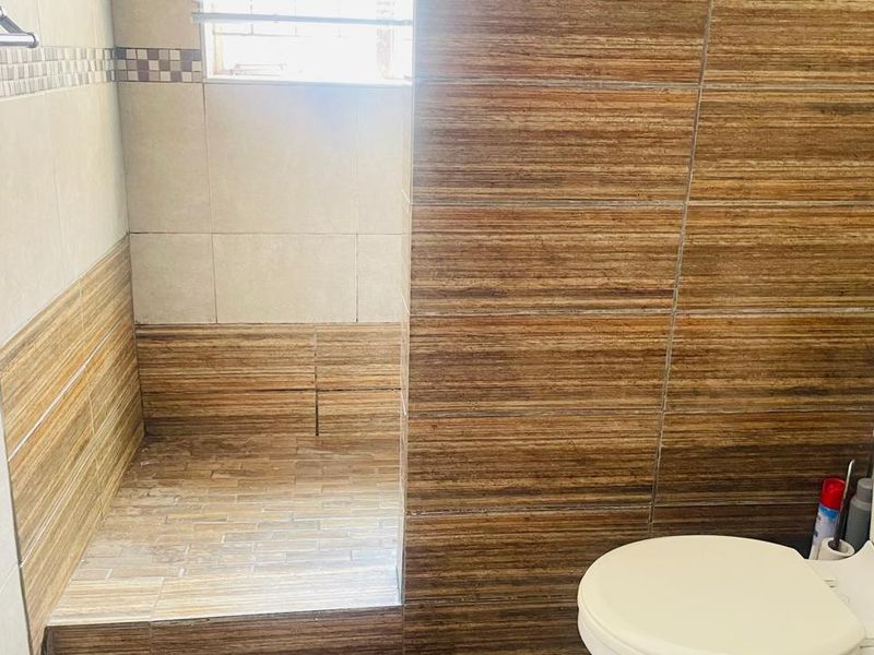 Townhouse For Sale - Photo 6