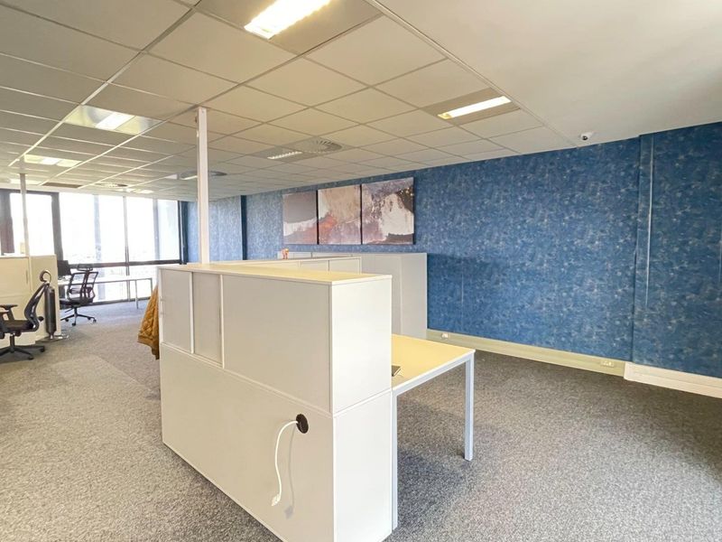 Contemporary 3rd Floor Corporate Offices | Mayfair on the Lake | Umhlanga Ridge - Photo 2