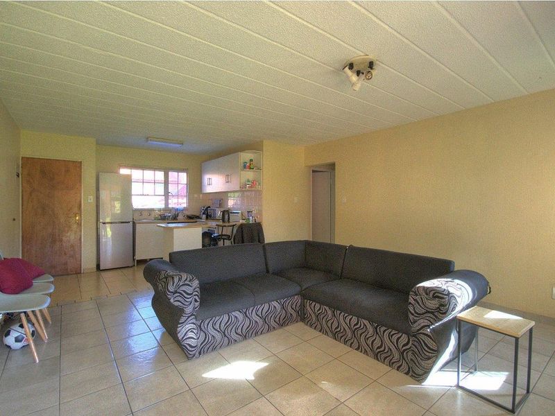 2 bedroom Ground floor unit! - Photo 5