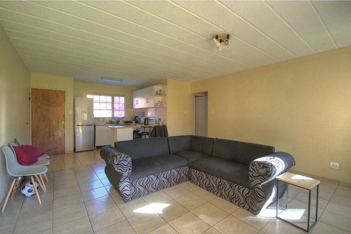 2 bedroom Ground floor unit! - Photo 5