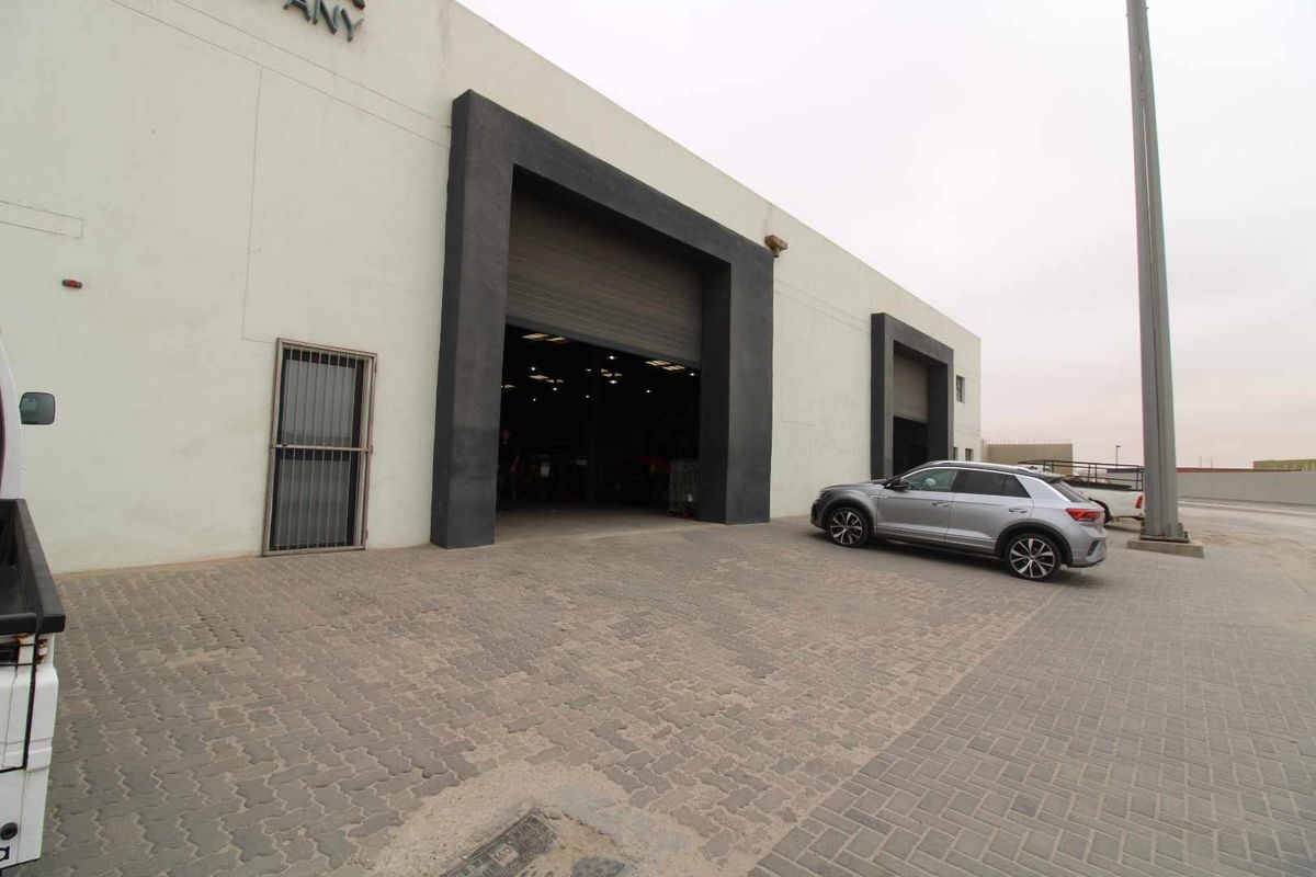 Light Industrial Property offering 2 Warehouse sections plus offices! - Photo 3