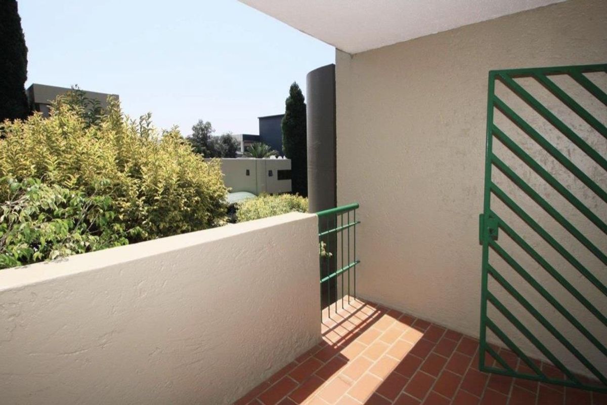 A LOVELY ONE BEDROOM APARTMENT - Photo 5