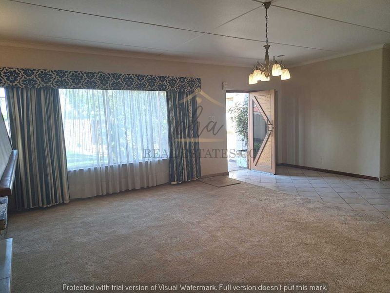 4 Bedr Family home with pool for sale in Walvis Bay for N$2 950 000.00 - Photo 4