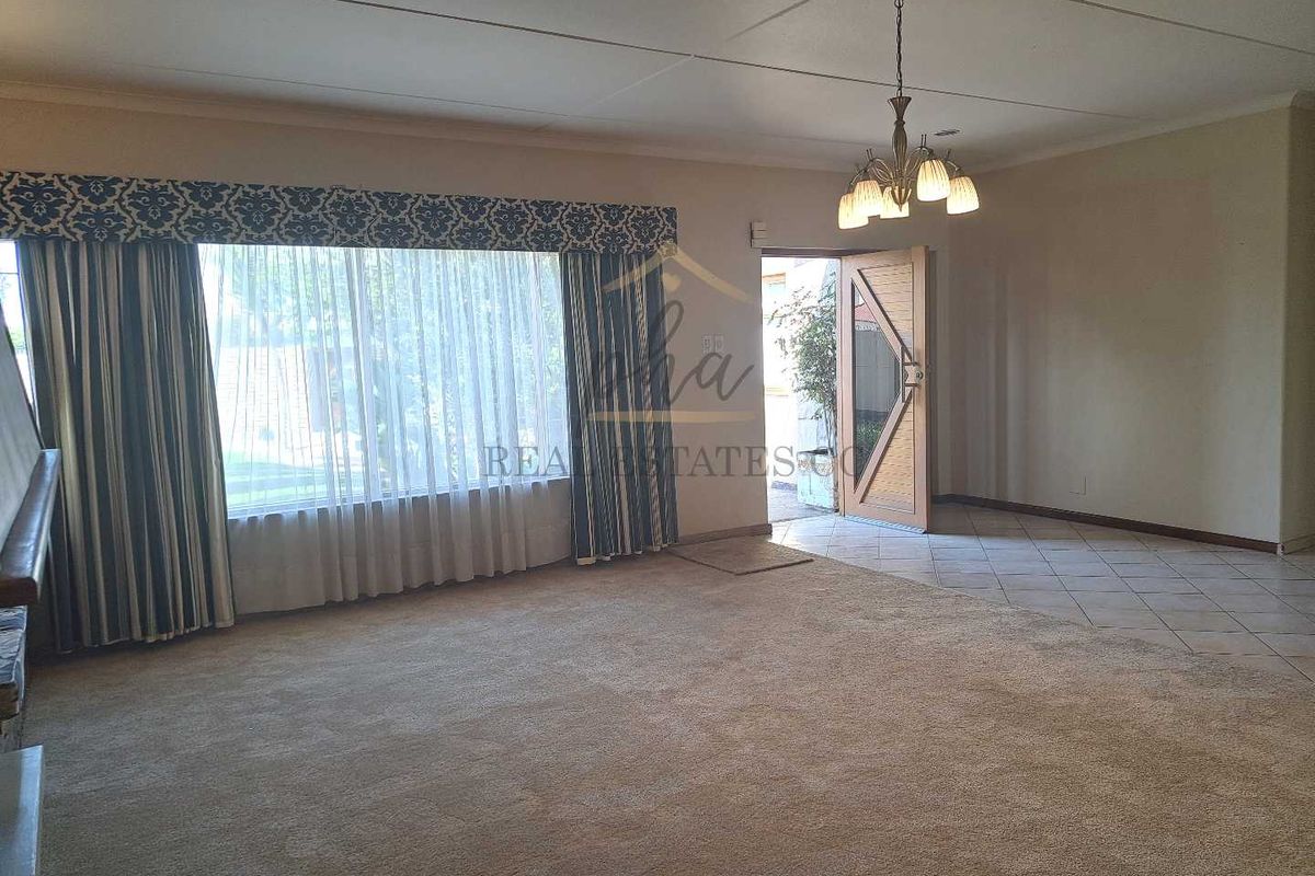 4 Bedr Family home with pool for sale in Walvis Bay for N$2 950 000.00 - Photo 4