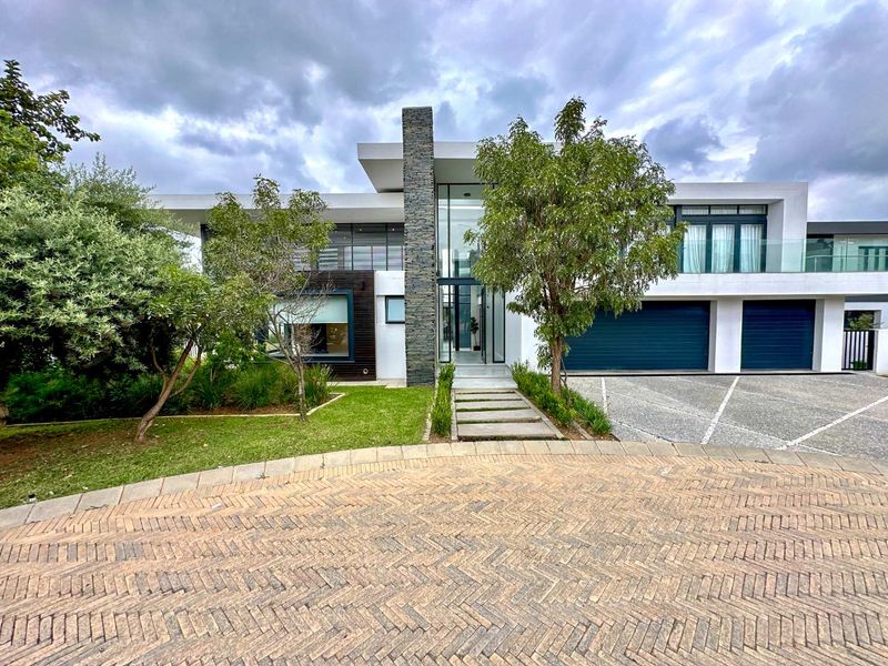 Luxurious Family Residence in Steyn City - Photo 2