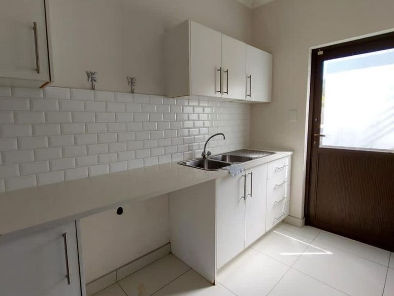 Family home with pool for rent - Photo 6