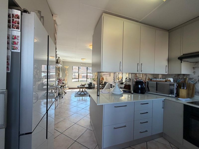 3 Bedroom Unit for sale in Elandsfontein 107 IR - Photo 4