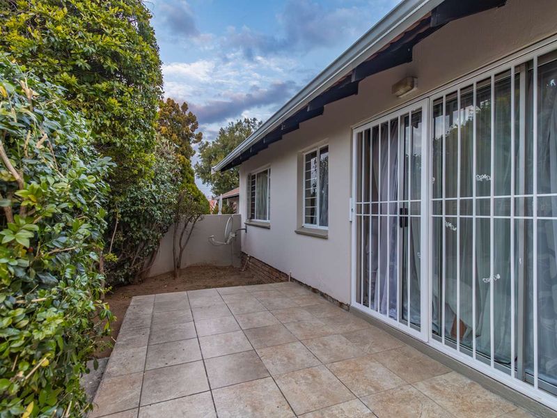 Lock-Up-and-Go 2-Bed Townhouse in Secure Sandalwood Lane — Pet Friendly & Fibre Ready - Photo 1