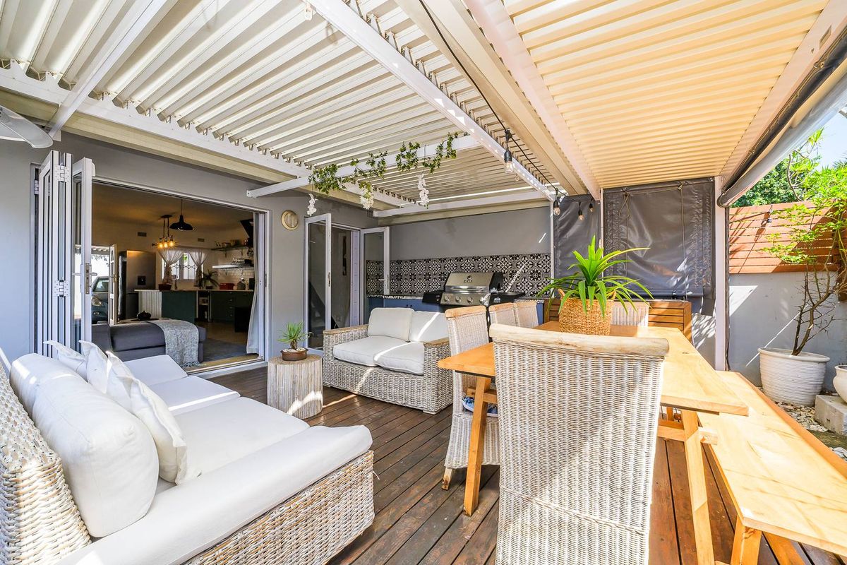 Modern 3 Bedroom Townhouse | Walk to Umhlanga Beach | Private Garden | Exclusive Mandate - Photo 2