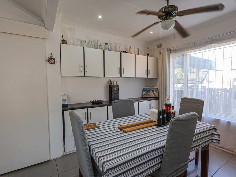 ENTERTAINER'S DREAM WITH INCOME-PRODUCING GRANNY FLAT! - Photo 7
