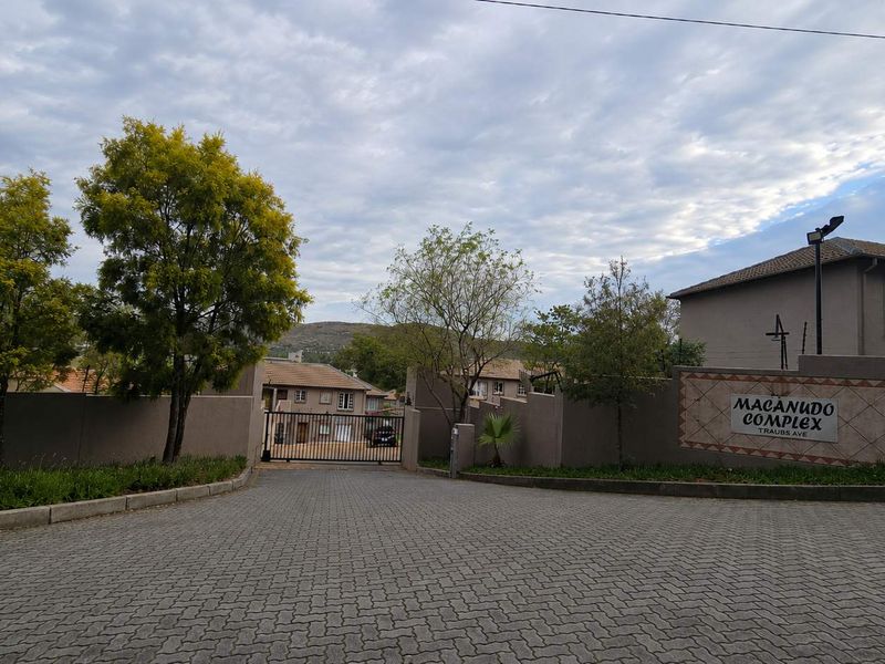 Affordable First-Floor Apartment with Balcony Braai & 24-Hour Security - Photo 1