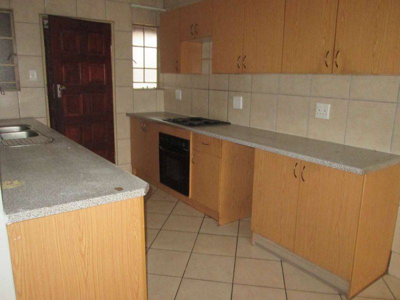 2 BEDROOM FLAT TO RENT IN WOLMER - Photo 5