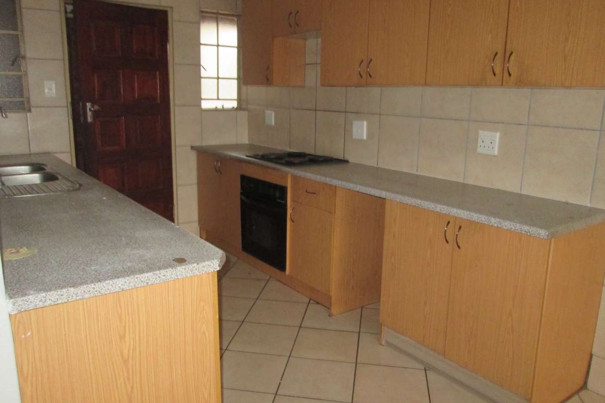 2 BEDROOM FLAT TO RENT IN WOLMER - Photo 5