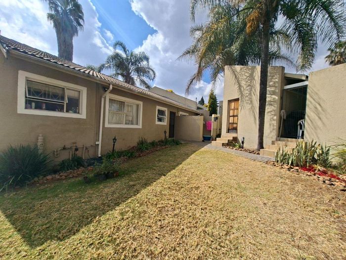 Property #2405890, Townhouse Sold in Buccleuch