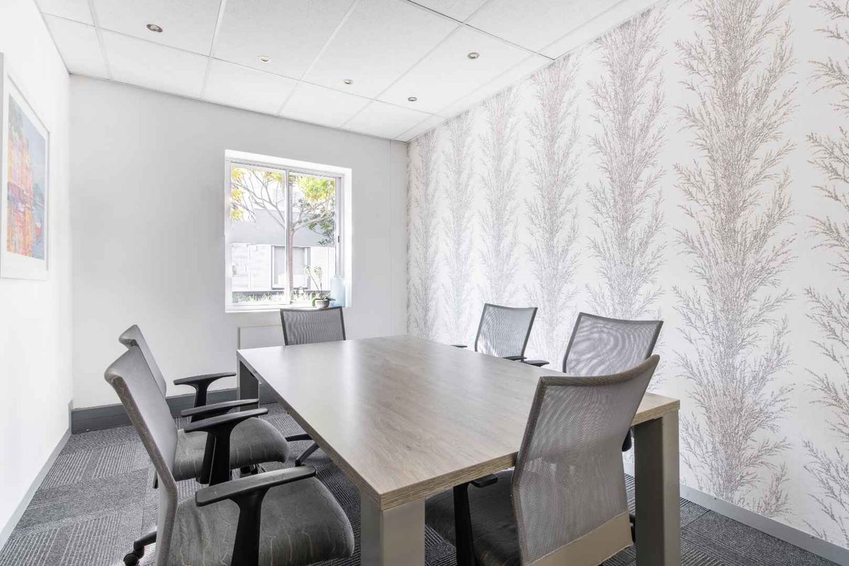 Find office space in Regus Illovo, Fricker Road for 5 persons with everything taken care of. - Photo 5